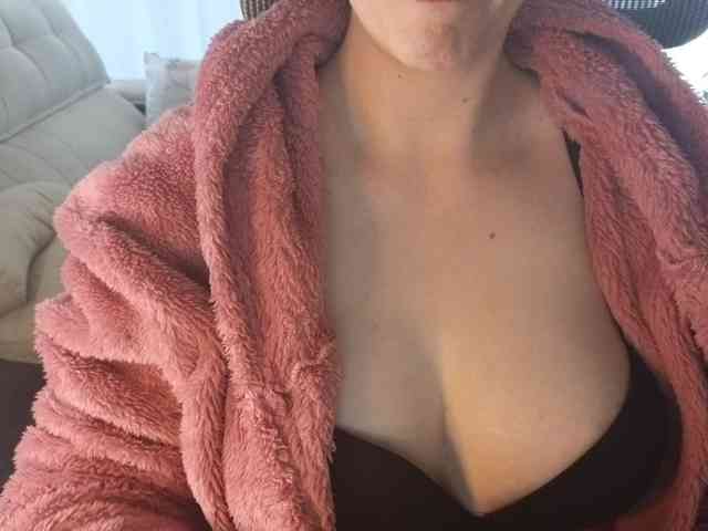 PassionateMommy webcam