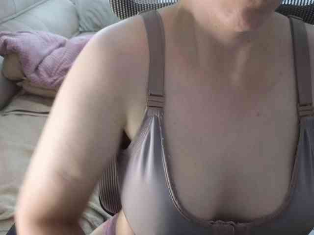 PassionateMommy webcam