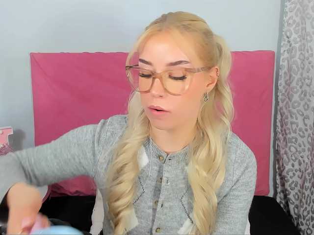 KristyQueen's BongaCams show and profile