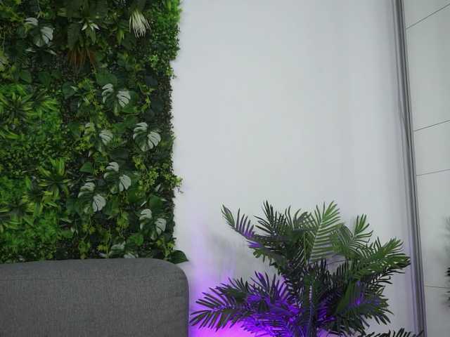 AmiraRoshen's BongaCams show and profile