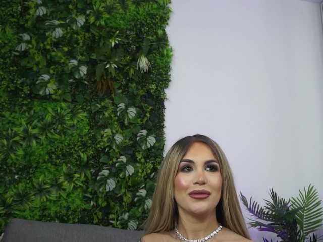 AmiraRoshen's BongaCams show and profile