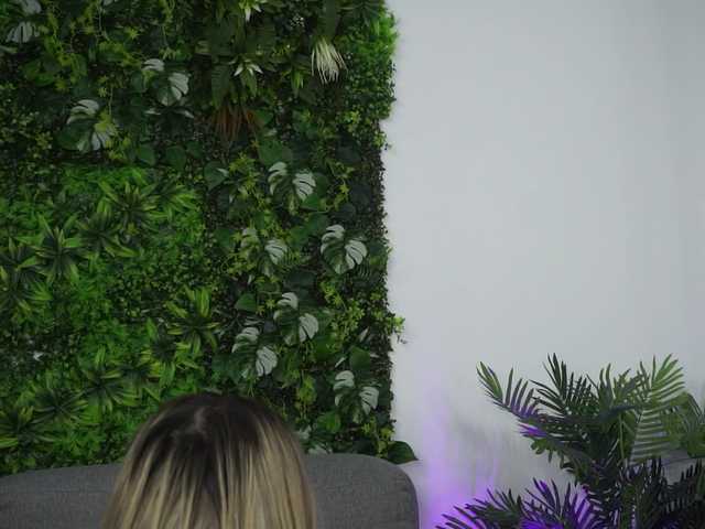 AmiraRoshen's BongaCams show and profile