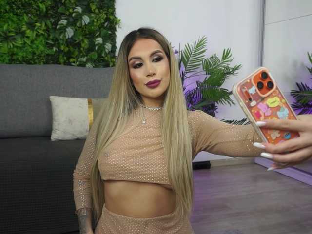 AmiraRoshen's BongaCams show and profile