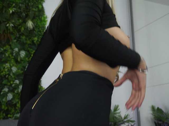 AmiraRoshen's BongaCams show and profile