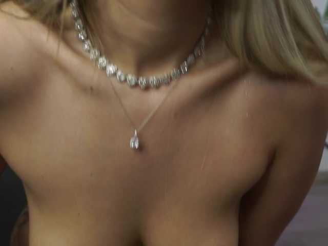 AmiraRoshen's BongaCams show and profile