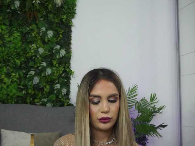 AmiraRoshen's BongaCams show and profile