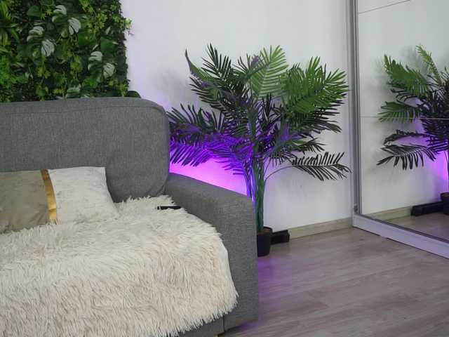 AmiraRoshen's BongaCams show and profile