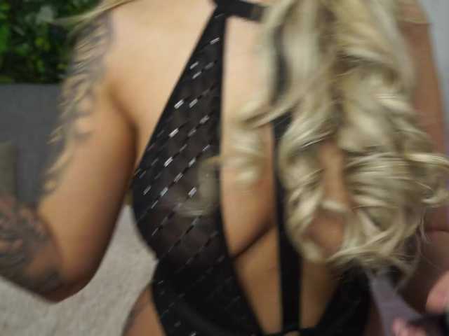 AmiraRoshen's BongaCams show and profile