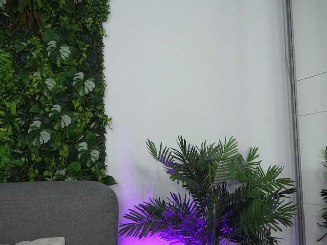 AmiraRoshen's BongaCams show and profile