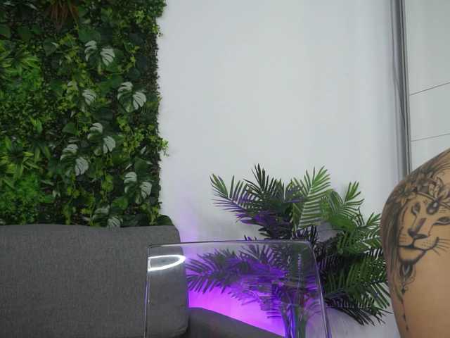 AmiraRoshen's BongaCams show and profile