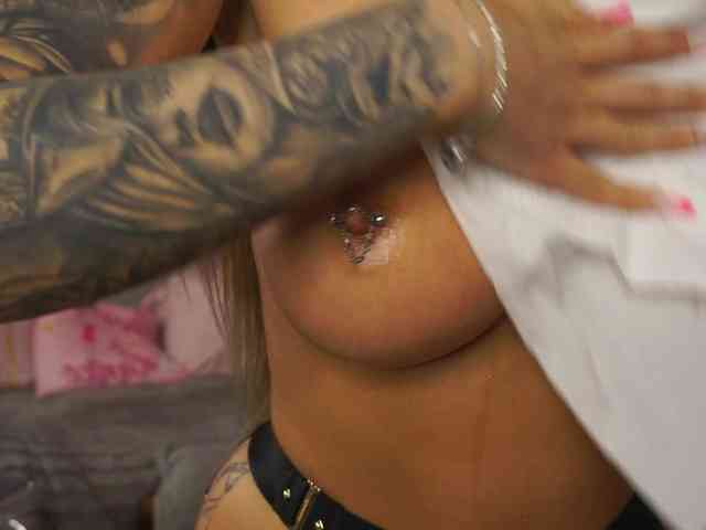 AmiraRoshen webcam