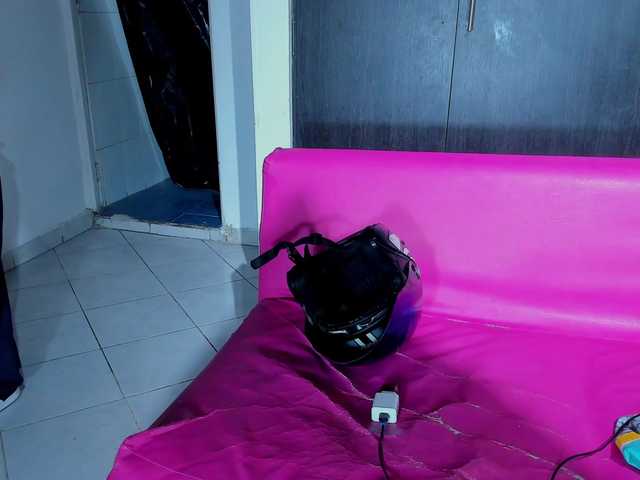 Full-party's BongaCams show and profile