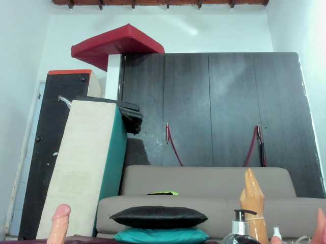  Full-party chat room