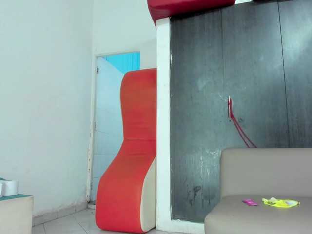  Full-party chat room