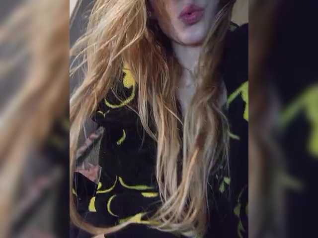 SexyBlondMia's BongaCams show and profile