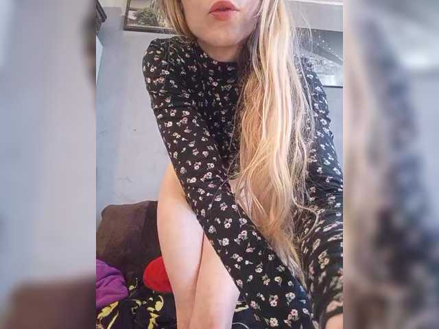 SexyBlondMia's BongaCams show and profile