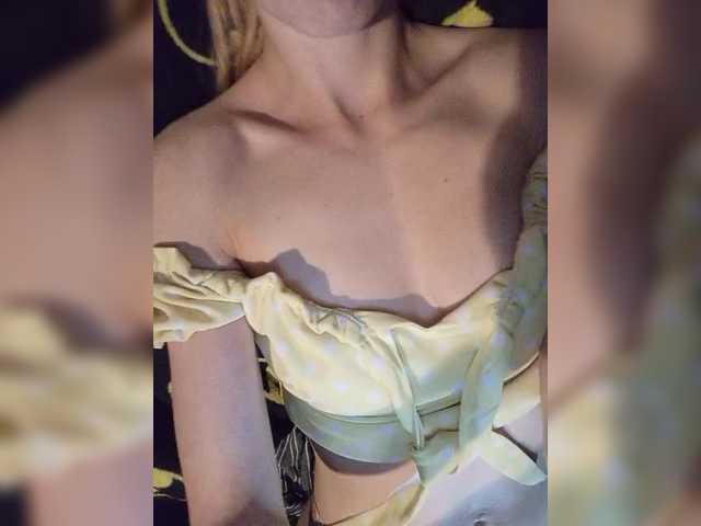 SexyBlondMia's BongaCams show and profile