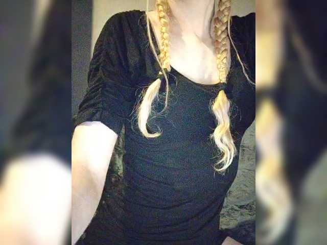 SexyBlondMia's BongaCams show and profile