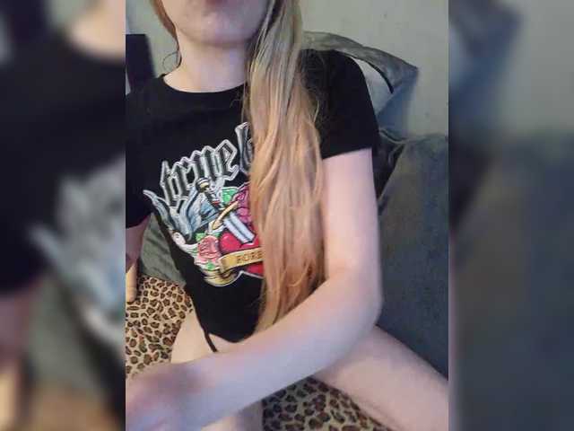 SexyBlondMia's BongaCams show and profile