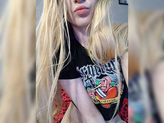 SexyBlondMia's BongaCams show and profile