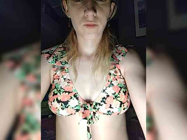 SexyBlondMia webcam
