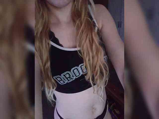 SexyBlondMia webcam