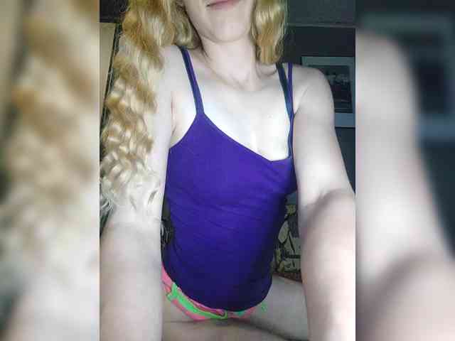 SexyBlondMia webcam