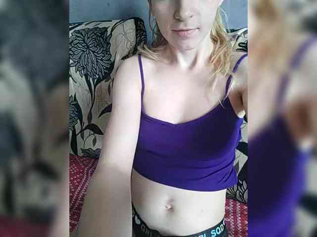 SexyBlondMia webcam