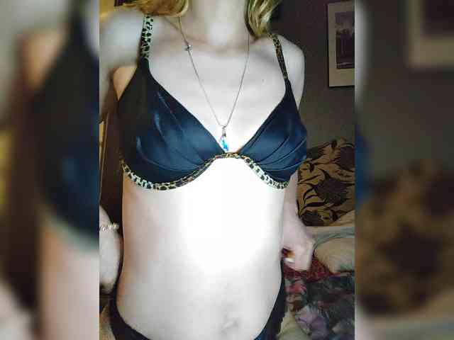 SexyBlondMia webcam