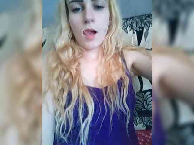 SexyBlondMia webcam