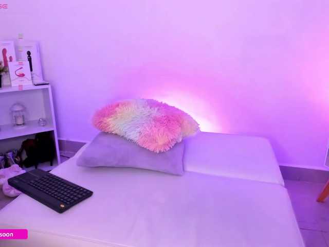  LiaTomson chat room
