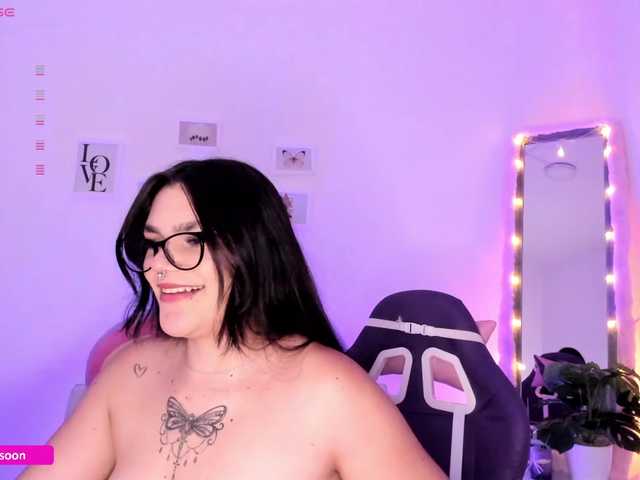  LiaTomson chat room