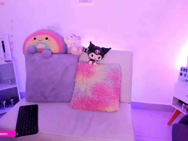 LiaTomson webcam
