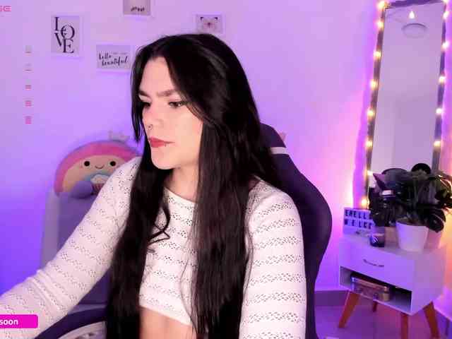 LiaTomson webcam