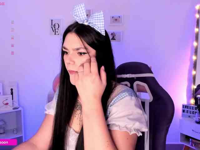 LiaTomson webcam