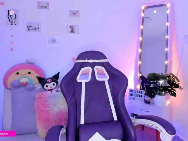 LiaTomson webcam