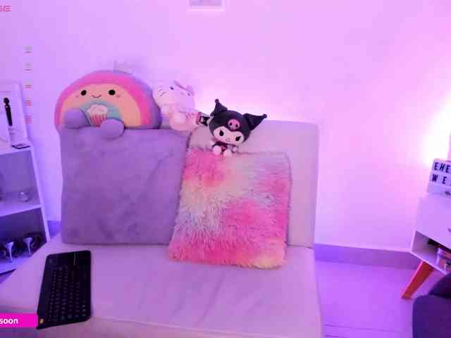 LiaTomson webcam