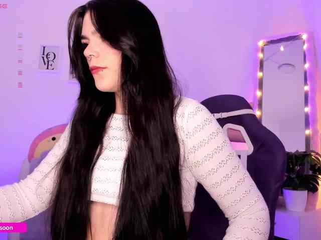 LiaTomson webcam