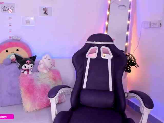 LiaTomson webcam