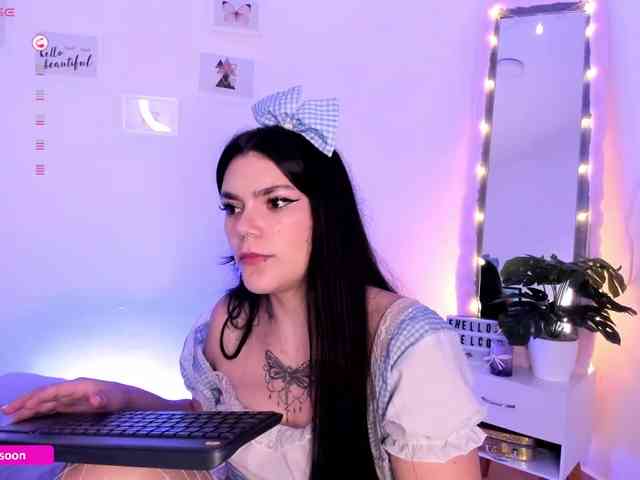 LiaTomson webcam