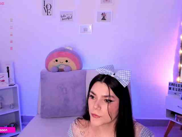 LiaTomson webcam