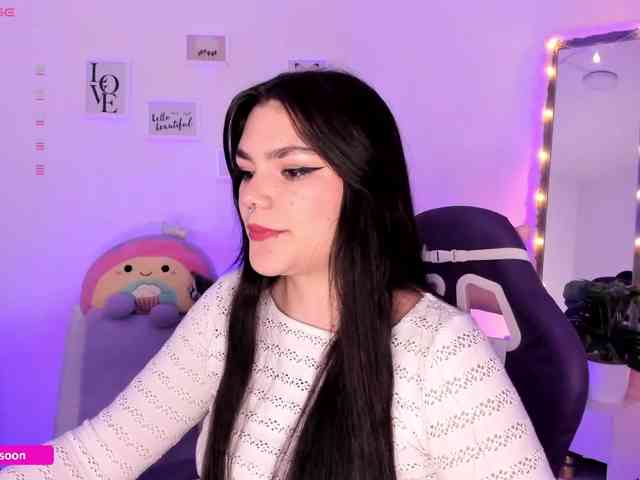 LiaTomson webcam