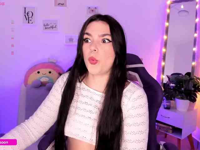 LiaTomson webcam