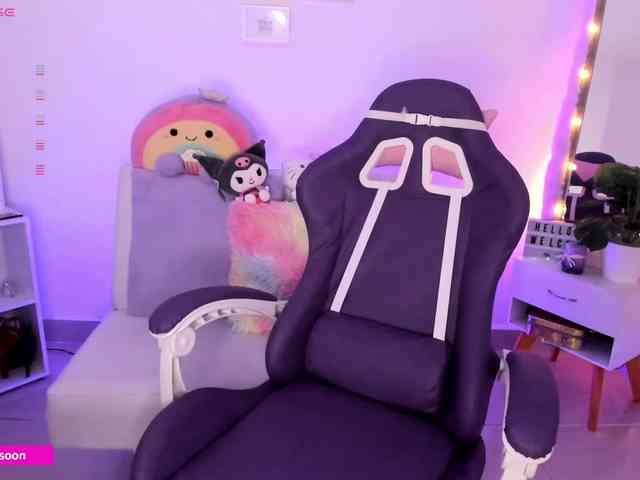 LiaTomson webcam