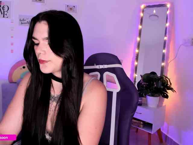 LiaTomson webcam