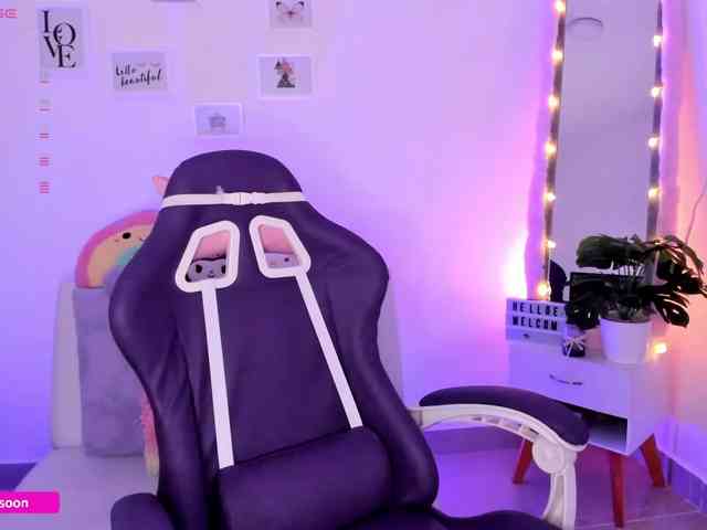 LiaTomson webcam