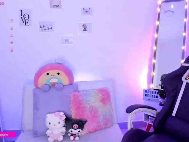 LiaTomson webcam