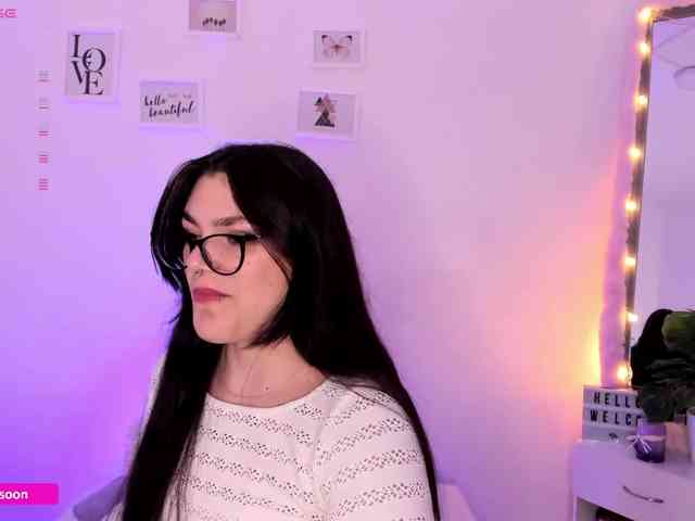 LiaTomson webcam