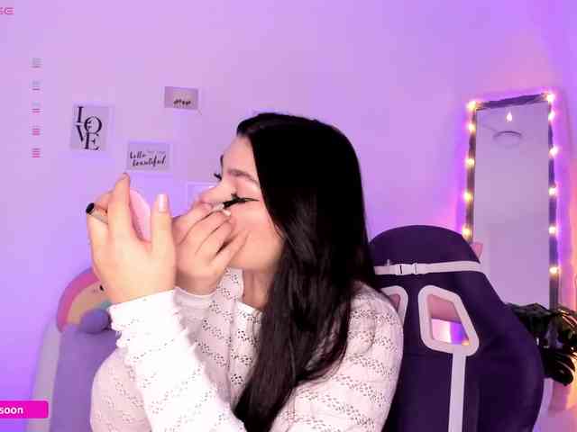 LiaTomson webcam