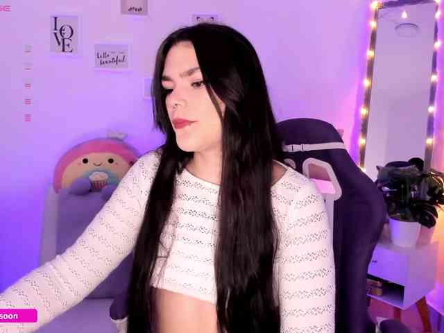 LiaTomson webcam